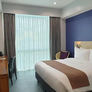 Leez Makati מלון