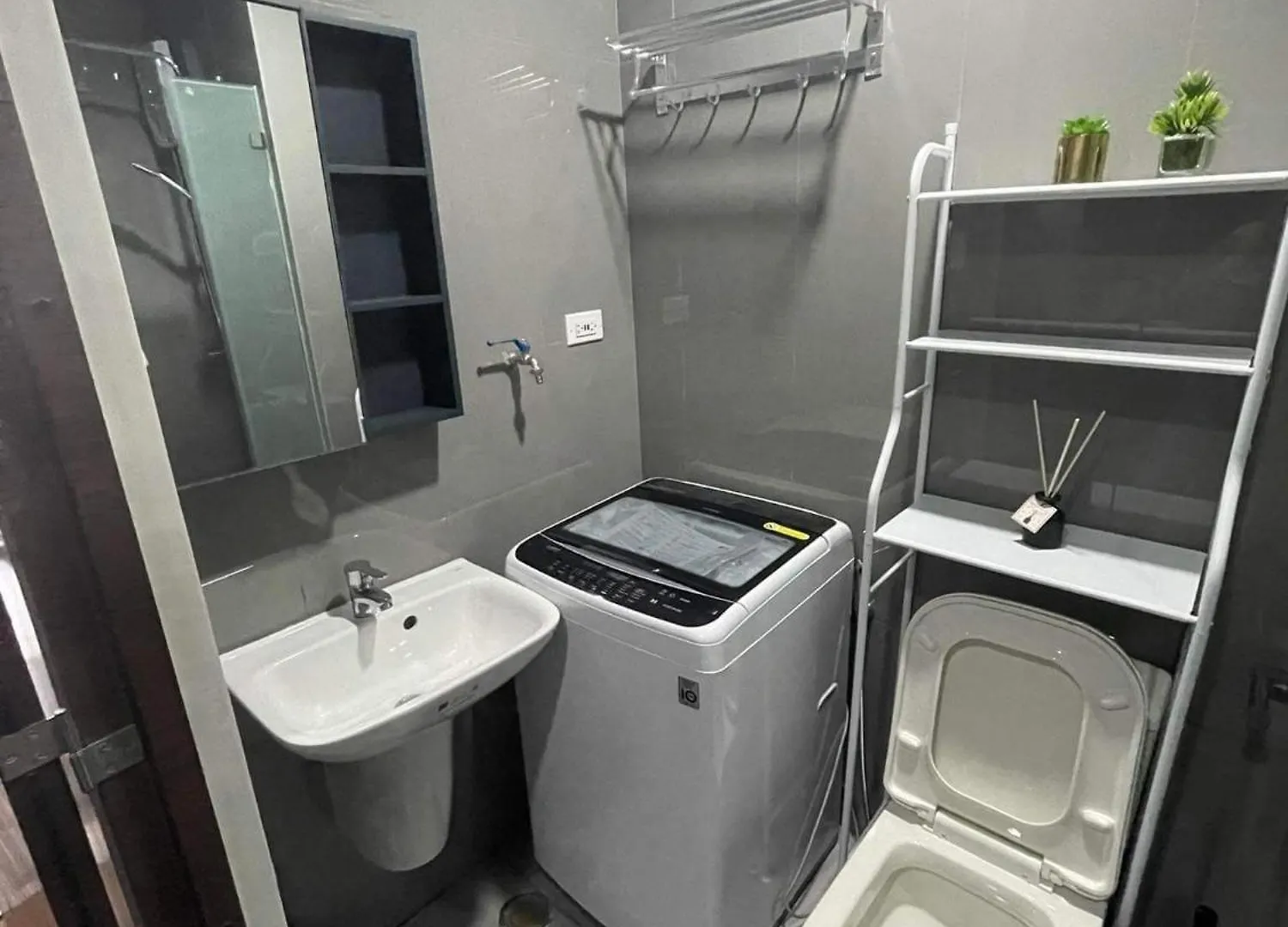 Aparthotel Destina At Air Residences, Makati, Metro Manila Makati City